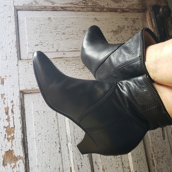 frye steffi zip bootie